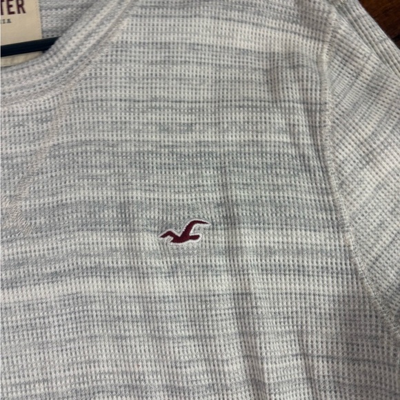 Hollister Men's Beige Long Sleeve Tee - Picture 2 of 4